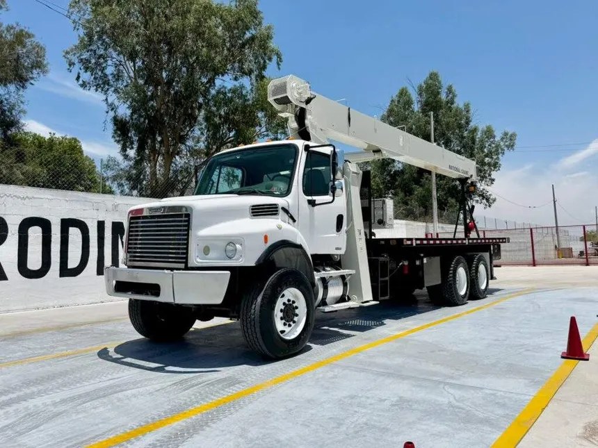 Grúa Titán (Boom Truck)